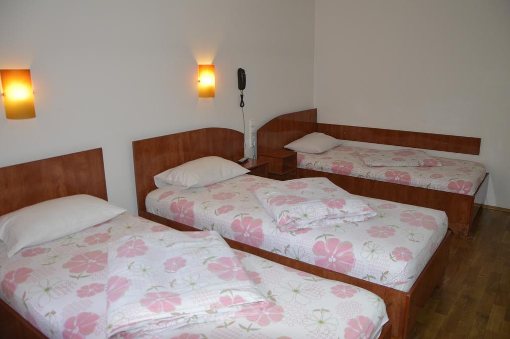 Motel Buti Sighetu Marmatiei Bilik gambar