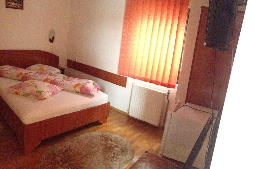 Motel Buti Sighetu Marmatiei Bilik gambar