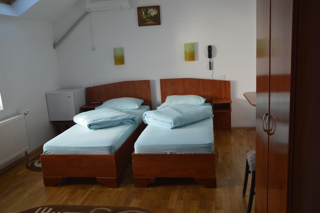 Motel Buti Sighetu Marmatiei Bilik gambar