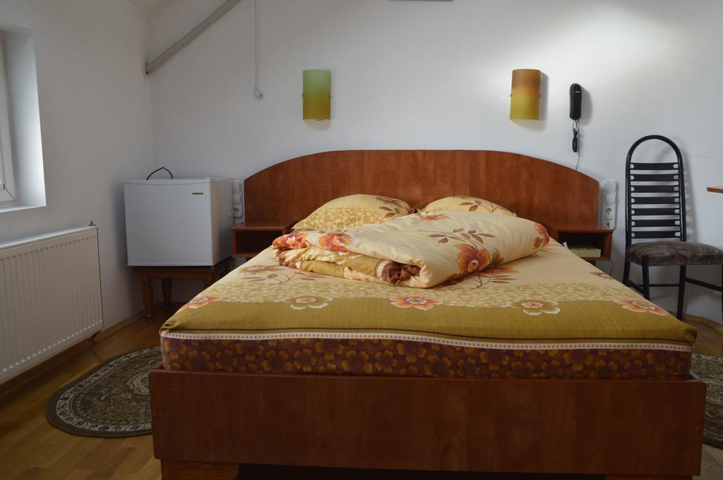 Motel Buti Sighetu Marmatiei Bilik gambar
