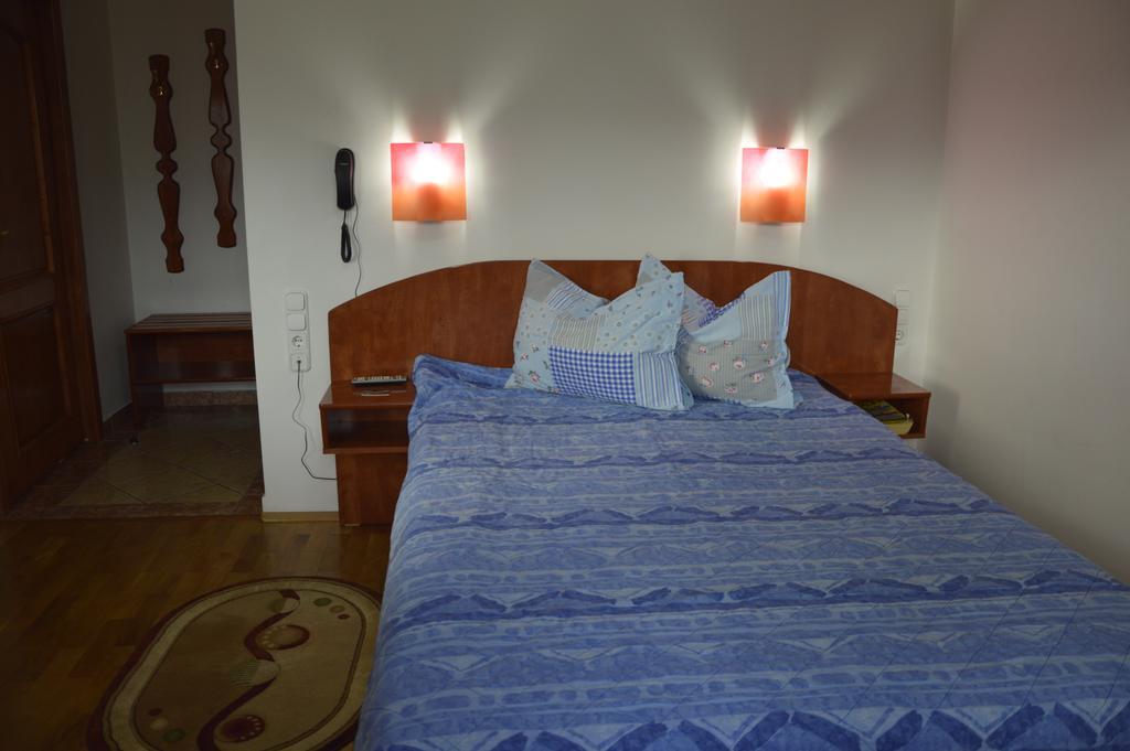 Motel Buti Sighetu Marmatiei Bilik gambar
